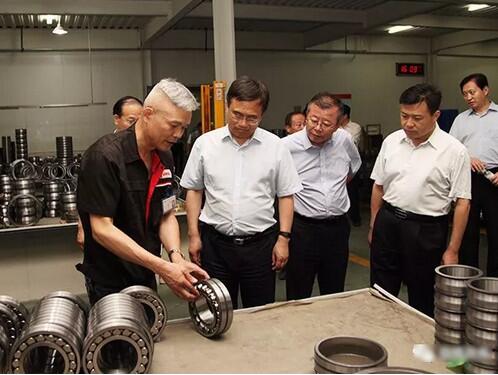 聊城市市長(zhǎng)調(diào)研臨清軸承企業(yè)